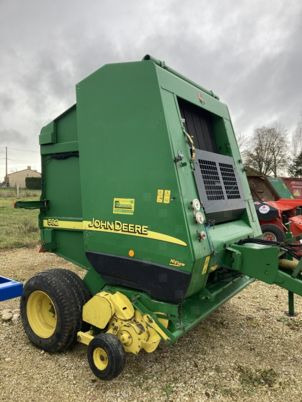 John Deere 592 HIFLOW - Round baler: picture 1 John Deere 592 HIFLOW - Round baler: picture 1