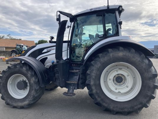 Valtra T214 DIRECT - Farm tractor: picture 4 Valtra T214 DIRECT - Farm tractor: picture 4