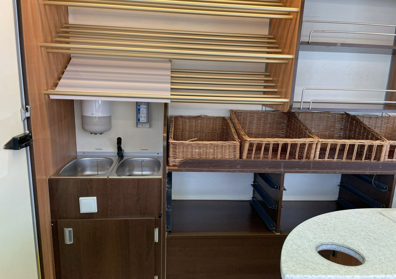 Vending truck Renault Master Autosklep pieczywa Sklep Gastronomiczny Food Truck Foodtruck 2009: picture 9