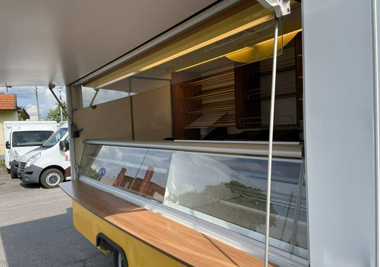 Vending truck Renault Master Autosklep pieczywa Sklep Gastronomiczny Food Truck Foodtruck 2009: picture 14