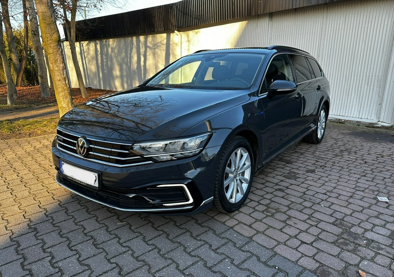 Volkswagen Passat B8 GTE 1.4TSI 218KM Hybryda Plug-in zasięg 50km Panorama*Navi*Skóra*FV2 - Car: picture 1 Volkswagen Passat B8 GTE 1.4TSI 218KM Hybryda Plug-in zasięg 50km Panorama*Navi*Skóra*FV2 - Car: picture 1