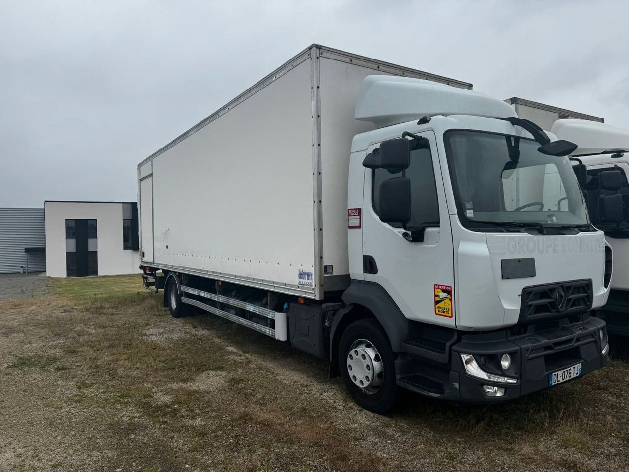 Renault D16 210 / 4x2 / KONTENER / 8.5M / WINDA DHOLLAND - Box truck: picture 1 Renault D16 210 / 4x2 / KONTENER / 8.5M / WINDA DHOLLAND - Box truck: picture 1