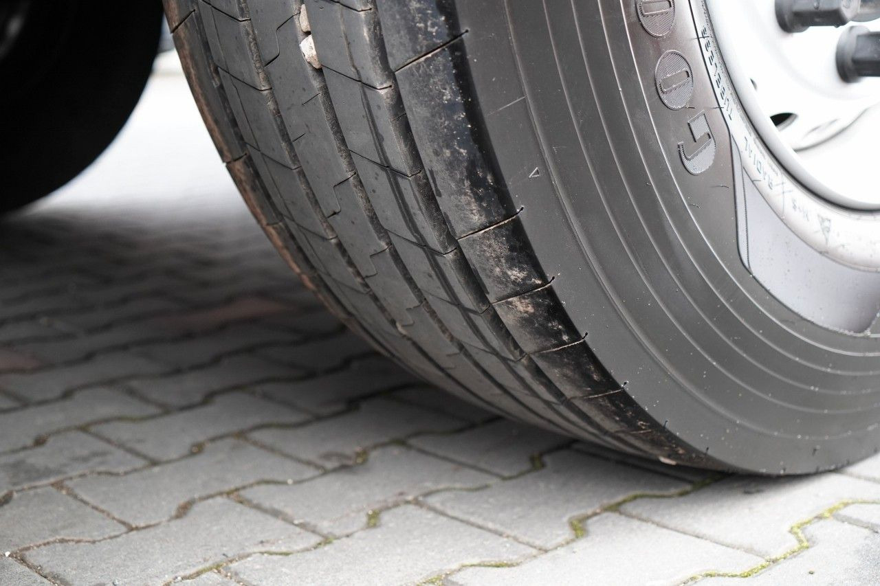 Refrigerator semi-trailer Schmitz Cargobull REFRIGERATED / FLOWER / THERMO KING / SLX 300 /: picture 24