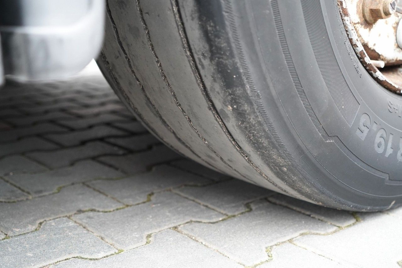 Dropside/ Flatbed semi-trailer ZASŁAW PLATFORMA NISKOPODWOZIOWA + HAKI PODKONTENERY: picture 17 Dropside/ Flatbed semi-trailer ZASŁAW PLATFORMA NISKOPODWOZIOWA + HAKI PODKONTENERY: picture 17