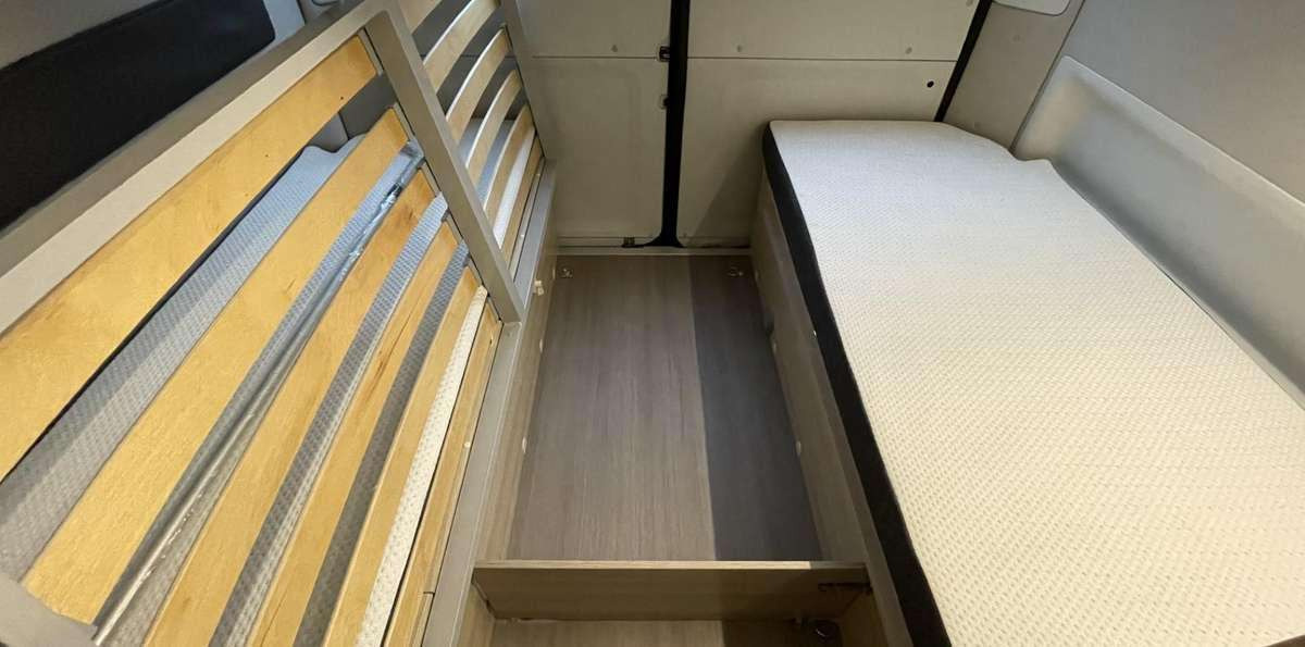 Camper van Adria Twin 600 SP Family: picture 11