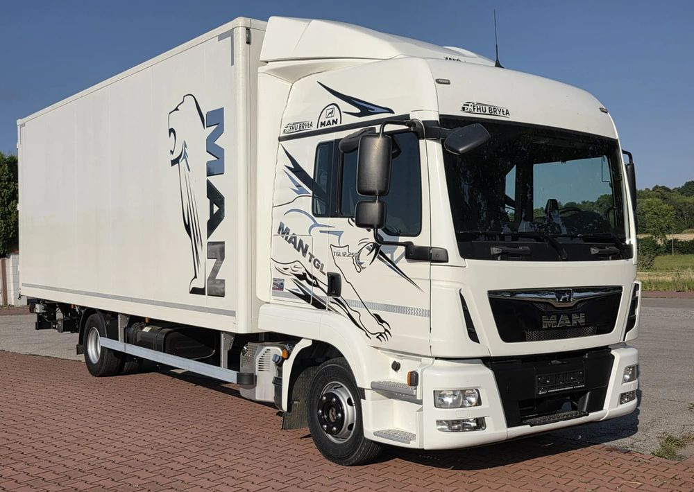 MAN TGL 12.250 / KONTENER / IZOTERMA / WINDA / 2019R / EURO 6 / PEŁEN SERWIS / 6 TON ŁADOWNOŚĆ / SPROWADZONY / ZADBANY / JAK NOWY / KSIĄŻKA SERWISOWA / E6 / 17 PALET - Box truck: picture 1 MAN TGL 12.250 / KONTENER / IZOTERMA / WINDA / 2019R / EURO 6 / PEŁEN SERWIS / 6 TON ŁADOWNOŚĆ / SPROWADZONY / ZADBANY / JAK NOWY / KSIĄŻKA SERWISOWA / E6 / 17 PALET - Box truck: picture 1