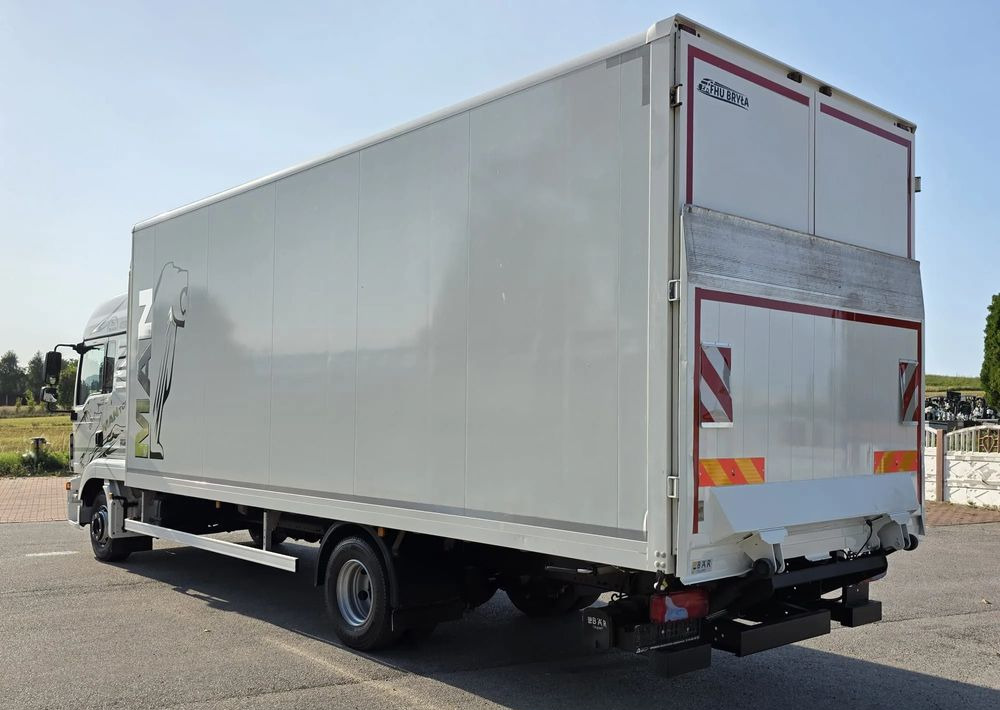 MAN TGL 12.250 / KONTENER / IZOTERMA / WINDA / 2019R / EURO 6 / PEŁEN SERWIS / 6 TON ŁADOWNOŚĆ / SPROWADZONY / ZADBANY / JAK NOWY / KSIĄŻKA SERWISOWA / E6 / 17 PALET - Box truck: picture 4 MAN TGL 12.250 / KONTENER / IZOTERMA / WINDA / 2019R / EURO 6 / PEŁEN SERWIS / 6 TON ŁADOWNOŚĆ / SPROWADZONY / ZADBANY / JAK NOWY / KSIĄŻKA SERWISOWA / E6 / 17 PALET - Box truck: picture 4