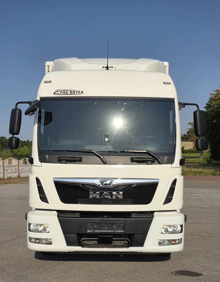 MAN TGL 12.250 / KONTENER / IZOTERMA / WINDA / 2019R / EURO 6 / PEŁEN SERWIS / 6 TON ŁADOWNOŚĆ / SPROWADZONY / ZADBANY / JAK NOWY / KSIĄŻKA SERWISOWA / E6 / 17 PALET - Box truck: picture 3 MAN TGL 12.250 / KONTENER / IZOTERMA / WINDA / 2019R / EURO 6 / PEŁEN SERWIS / 6 TON ŁADOWNOŚĆ / SPROWADZONY / ZADBANY / JAK NOWY / KSIĄŻKA SERWISOWA / E6 / 17 PALET - Box truck: picture 3