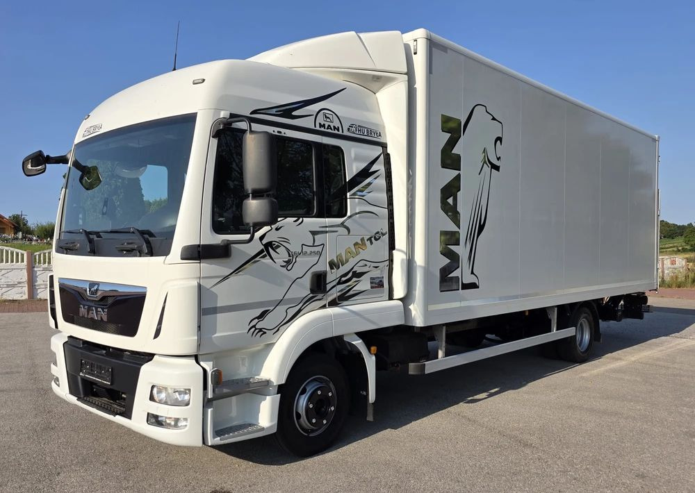 MAN TGL 12.250 / KONTENER / IZOTERMA / WINDA / 2019R / EURO 6 / PEŁEN SERWIS / 6 TON ŁADOWNOŚĆ / SPROWADZONY / ZADBANY / JAK NOWY / KSIĄŻKA SERWISOWA / E6 / 17 PALET - Box truck: picture 2 MAN TGL 12.250 / KONTENER / IZOTERMA / WINDA / 2019R / EURO 6 / PEŁEN SERWIS / 6 TON ŁADOWNOŚĆ / SPROWADZONY / ZADBANY / JAK NOWY / KSIĄŻKA SERWISOWA / E6 / 17 PALET - Box truck: picture 2