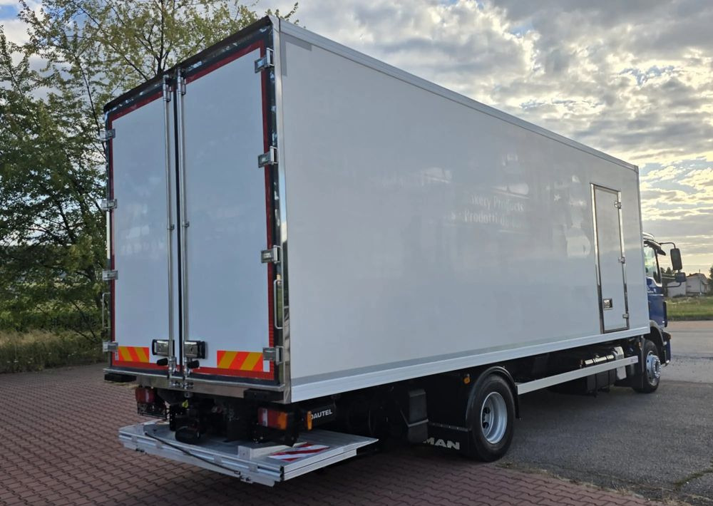 MAN TGM 15.250 / CHŁODNIA / WINDA / 2018 ROK / 230 TYŚ KM / BOCZNE DRZWI / AUTOMAT / SPROWADZONY / E6 / 18 EUROPALET/ - Refrigerator truck: picture 4 MAN TGM 15.250 / CHŁODNIA / WINDA / 2018 ROK / 230 TYŚ KM / BOCZNE DRZWI / AUTOMAT / SPROWADZONY / E6 / 18 EUROPALET/ - Refrigerator truck: picture 4