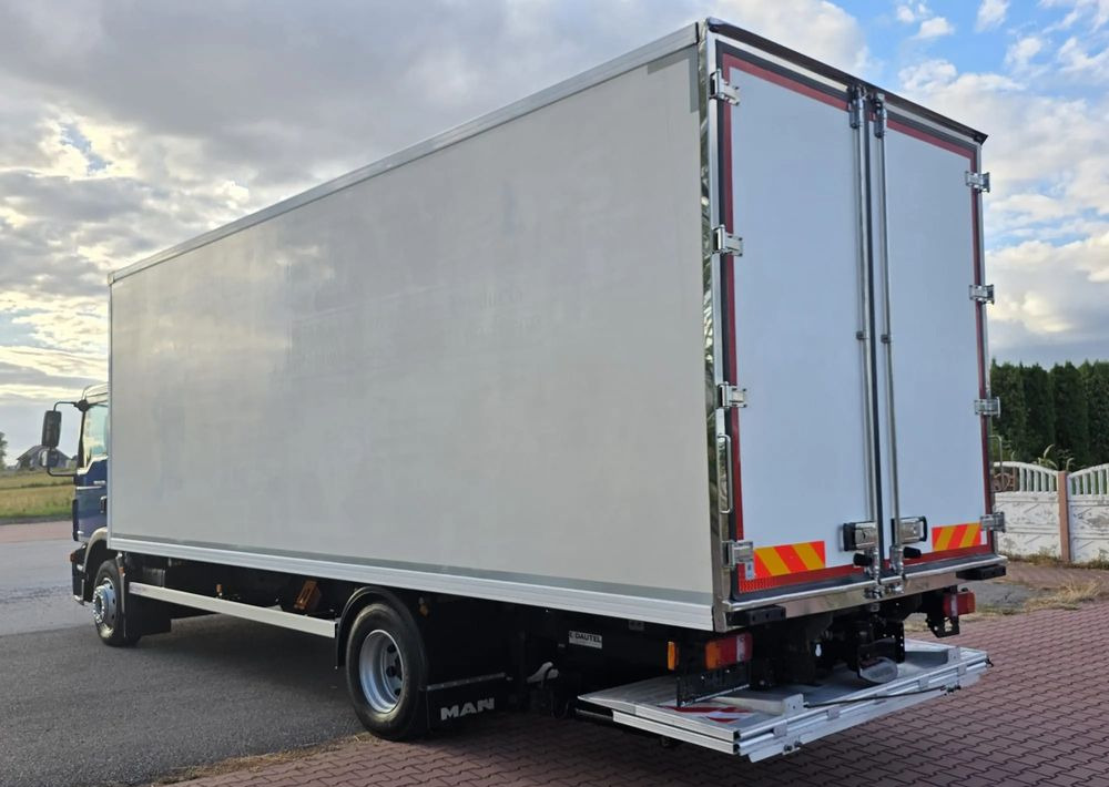 MAN TGM 15.250 / CHŁODNIA / WINDA / 2018 ROK / 230 TYŚ KM / BOCZNE DRZWI / AUTOMAT / SPROWADZONY / E6 / 18 EUROPALET/ - Refrigerator truck: picture 3 MAN TGM 15.250 / CHŁODNIA / WINDA / 2018 ROK / 230 TYŚ KM / BOCZNE DRZWI / AUTOMAT / SPROWADZONY / E6 / 18 EUROPALET/ - Refrigerator truck: picture 3