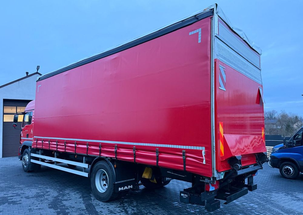 MAN TGM 15.250 / FIRANKA / 2018R / KLIMA POSTOJOWA /SPROWADZONY / 20 PALET / E6 / WINDA / - Curtainsider truck: picture 4 MAN TGM 15.250 / FIRANKA / 2018R / KLIMA POSTOJOWA /SPROWADZONY / 20 PALET / E6 / WINDA / - Curtainsider truck: picture 4