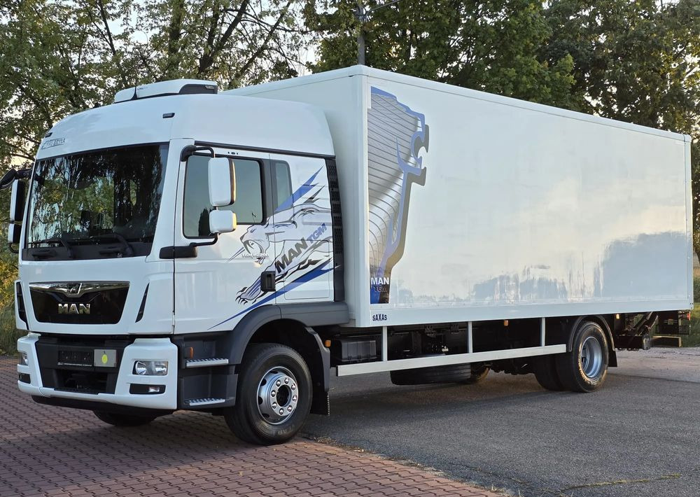 MAN TGM 15.290 / TGL / KONTENER / IZOTERMA / WINDA / KLIMA POSTOJOWA / 2019R / EURO 6 / PEŁEN SERWIS / 8200KG ŁADOWNOŚĆ / SPROWADZONY / ZADBANY / JAK NOWY / KSIĄŻKA SERWISOWA / E6 / 18 PALET - Box truck: picture 1 MAN TGM 15.290 / TGL / KONTENER / IZOTERMA / WINDA / KLIMA POSTOJOWA / 2019R / EURO 6 / PEŁEN SERWIS / 8200KG ŁADOWNOŚĆ / SPROWADZONY / ZADBANY / JAK NOWY / KSIĄŻKA SERWISOWA / E6 / 18 PALET - Box truck: picture 1