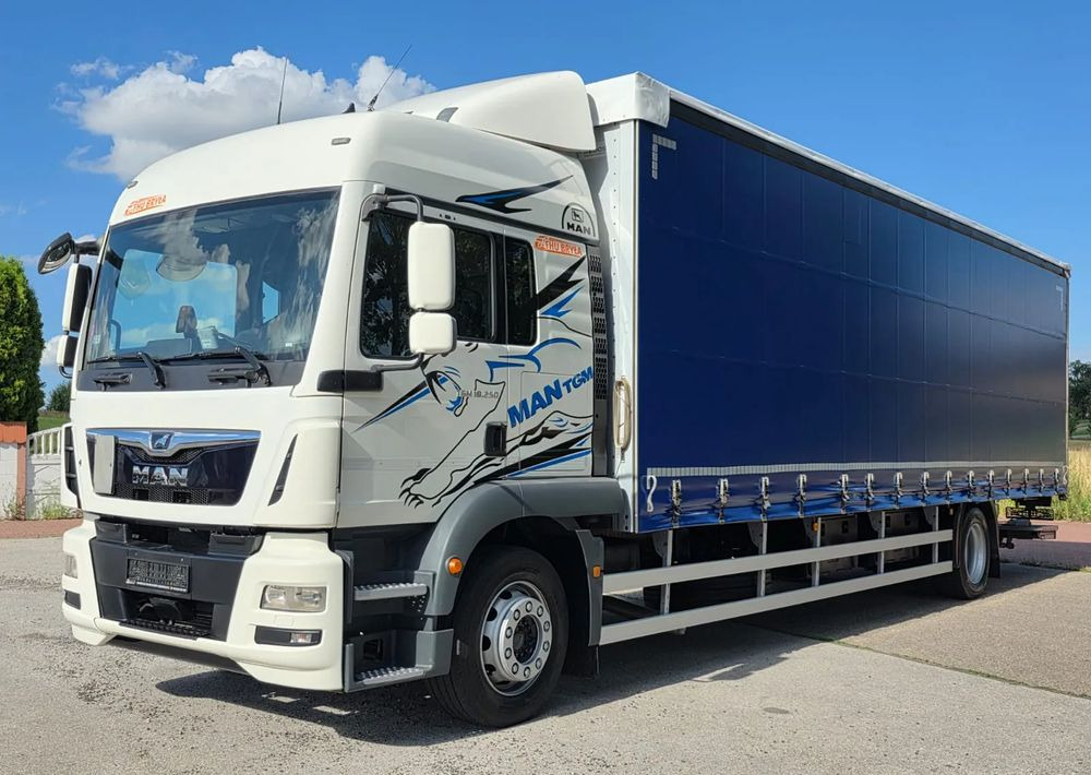 MAN TGM 18.290 / 18.250 /E6 / 22 PALETY / AUTOMAT / ZSUWANY DACH ORAZ BOKI / 9700 ŁADOWNOŚĆ / SERWISOWANY / NISKI PRZEBIEG / WINDA / FIRANKA / 11.2018 / 460 TYŚ PRZEBIEG / PIERWSZY WŁAŚCICIEL/ - Curtainsider truck: picture 1 MAN TGM 18.290 / 18.250 /E6 / 22 PALETY / AUTOMAT / ZSUWANY DACH ORAZ BOKI / 9700 ŁADOWNOŚĆ / SERWISOWANY / NISKI PRZEBIEG / WINDA / FIRANKA / 11.2018 / 460 TYŚ PRZEBIEG / PIERWSZY WŁAŚCICIEL/ - Curtainsider truck: picture 1