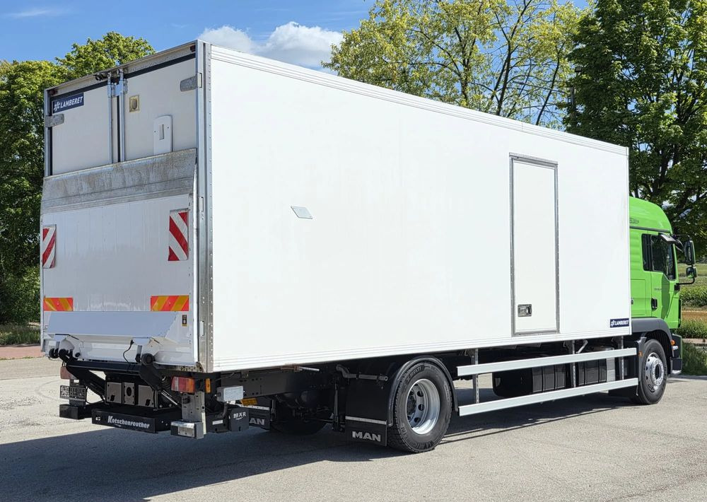 MAN TGM 18.340 / 18.290 / 15.290 / IZOTERMA / WINDA / 19PALET /E6 / SPROWADZONY / AUTOMAT / SYPIALKA / PIERWSZY WŁAŚCICIEL / BOCZNE DRZWI / STAN BARDZO DOBRY - Refrigerator truck: picture 4 MAN TGM 18.340 / 18.290 / 15.290 / IZOTERMA / WINDA / 19PALET /E6 / SPROWADZONY / AUTOMAT / SYPIALKA / PIERWSZY WŁAŚCICIEL / BOCZNE DRZWI / STAN BARDZO DOBRY - Refrigerator truck: picture 4