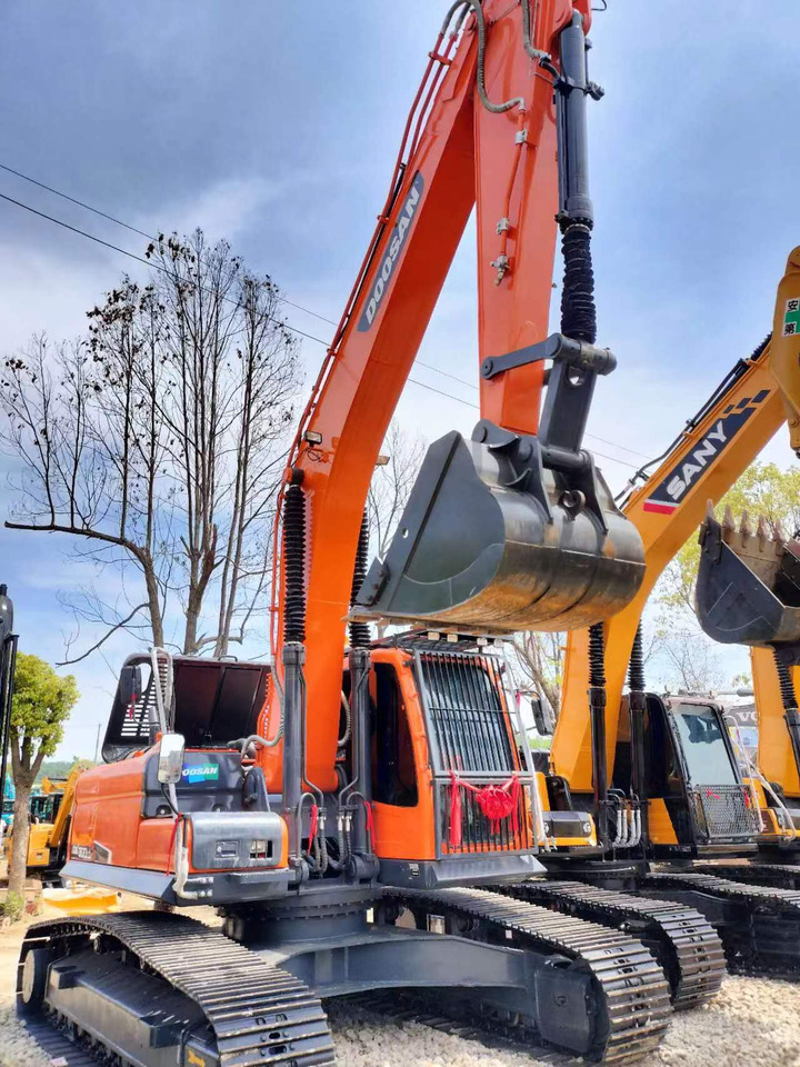 Doosan DX 300 Korea imports doosan DX300 - Crawler excavator: picture 5 Doosan DX 300 Korea imports doosan DX300 - Crawler excavator: picture 5