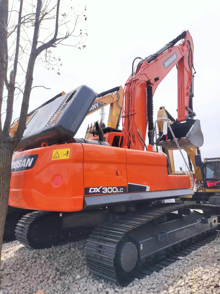 Doosan DX 300 Korea imports doosan DX300 - Crawler excavator: picture 2 Doosan DX 300 Korea imports doosan DX300 - Crawler excavator: picture 2