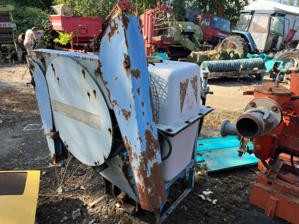 Blanchard 220 - Tractor mounted sprayer: picture 3 Blanchard 220 - Tractor mounted sprayer: picture 3