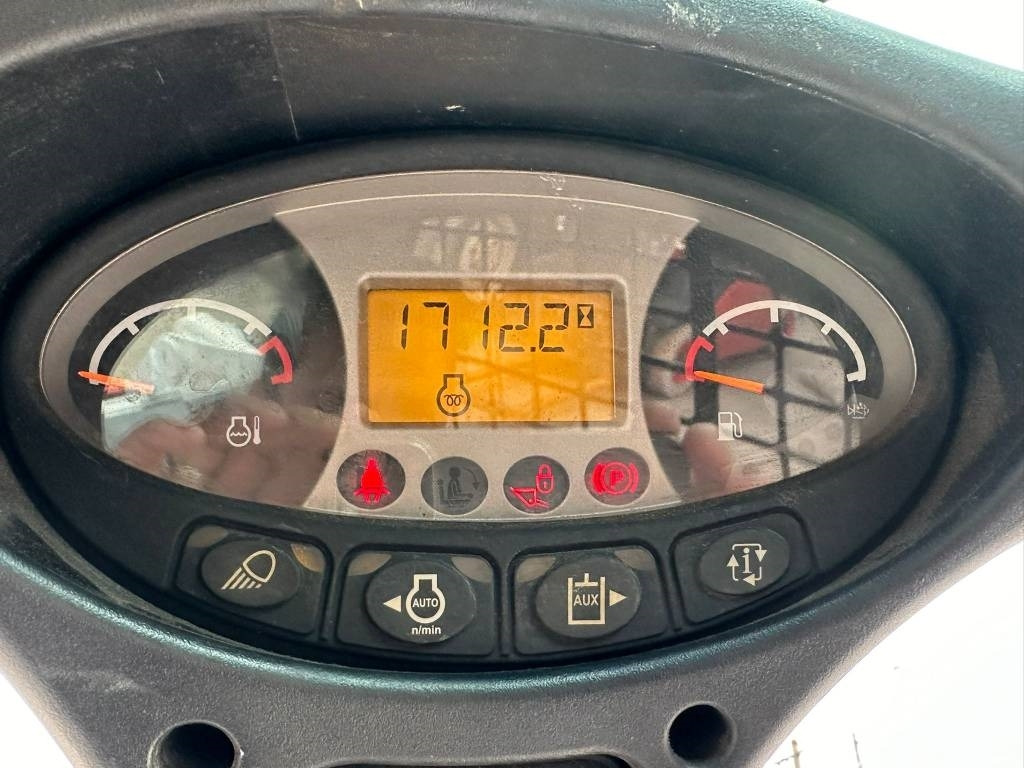 Skid steer loader Bobcat S 450: picture 11