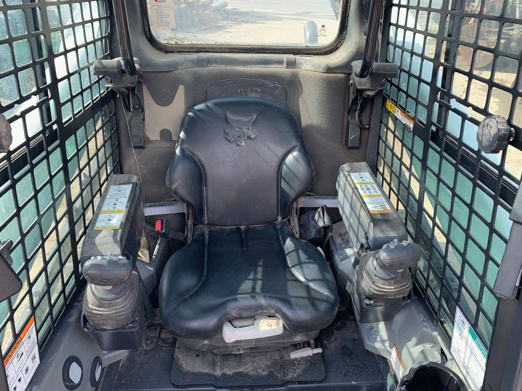 Skid steer loader Bobcat S 570: picture 10