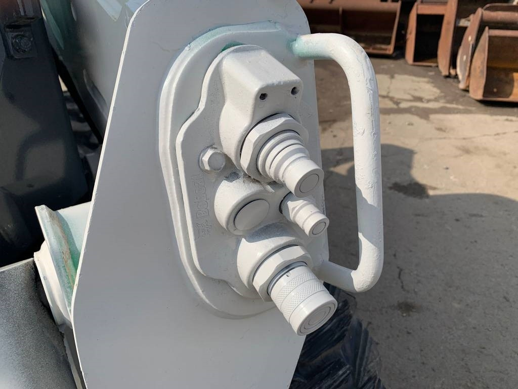 Skid steer loader Bobcat S 570: picture 9