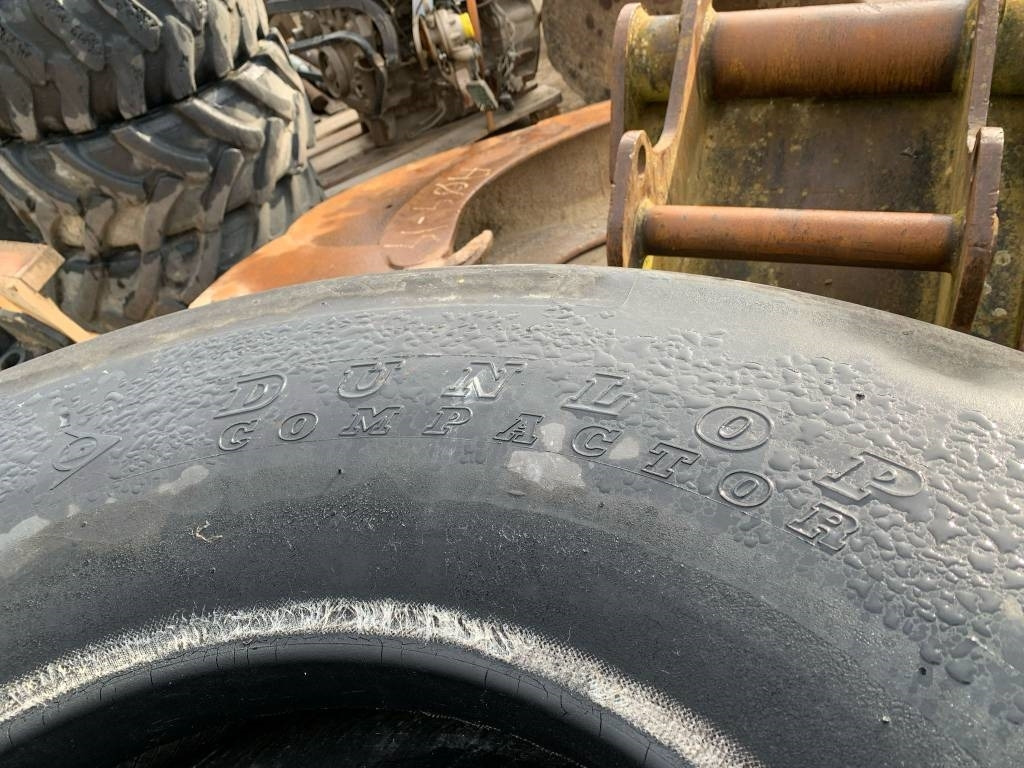 Dunlop 13.00.24 WHEELED COMPACTOR TYRES - Tire for Construction machinery: picture 2 Dunlop 13.00.24 WHEELED COMPACTOR TYRES - Tire for Construction machinery: picture 2