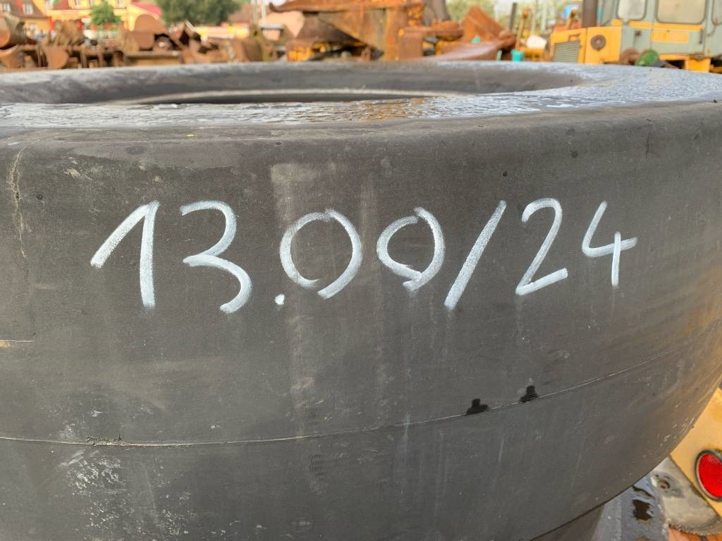 Dunlop 13.00.24 WHEELED COMPACTOR TYRES - Tire for Construction machinery: picture 3 Dunlop 13.00.24 WHEELED COMPACTOR TYRES - Tire for Construction machinery: picture 3