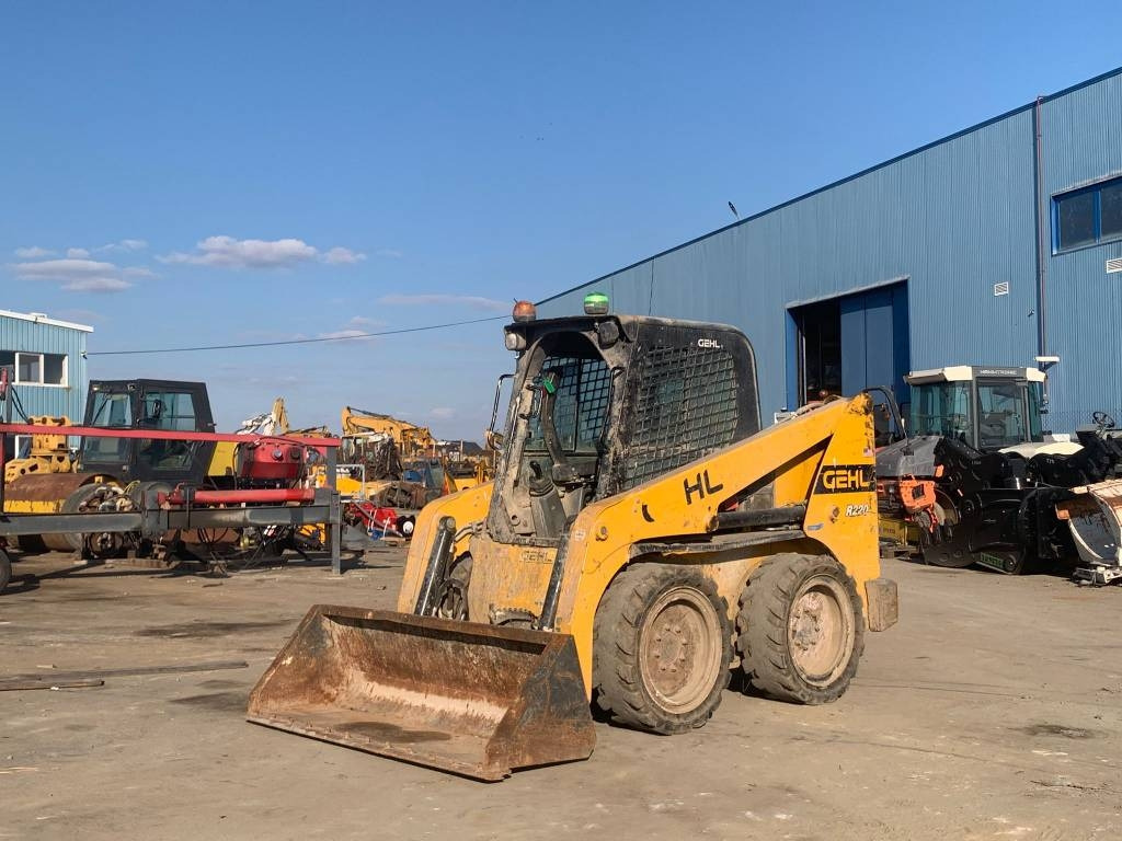 Gehl R 220  - Skid steer loader: picture 1 Gehl R 220  - Skid steer loader: picture 1
