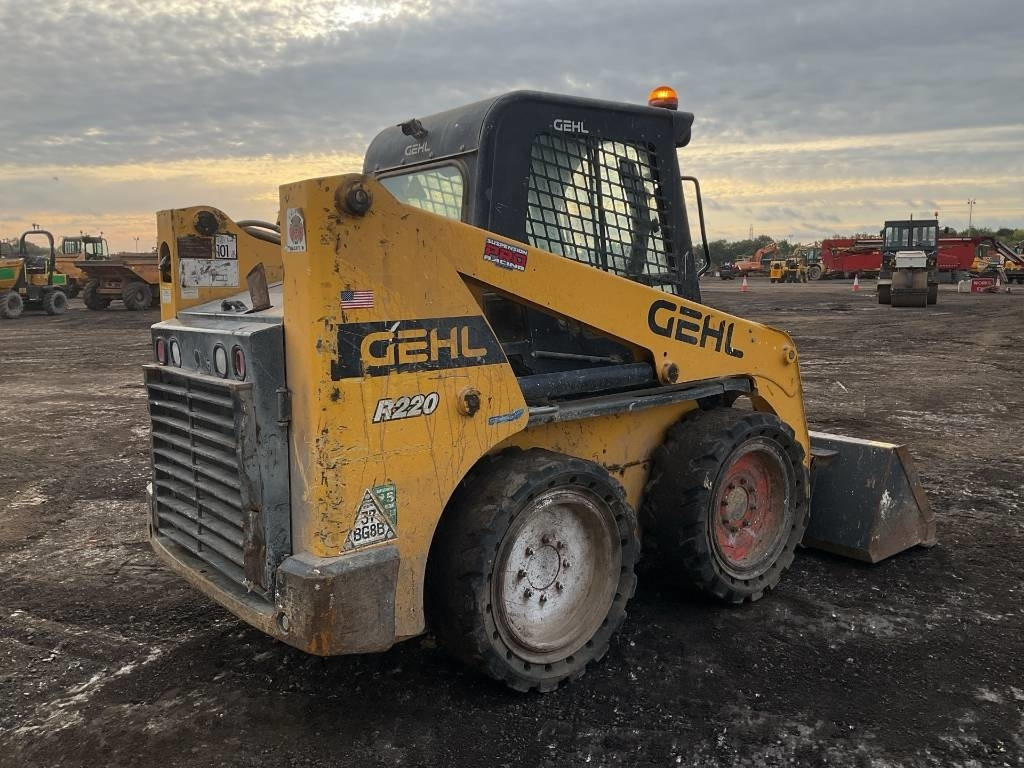Gehl R 220 - Skid steer loader: picture 4 Gehl R 220 - Skid steer loader: picture 4