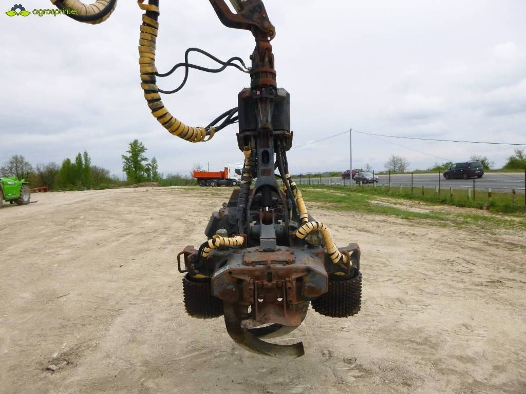 Forestry harvester John Deere 1270 D: picture 8