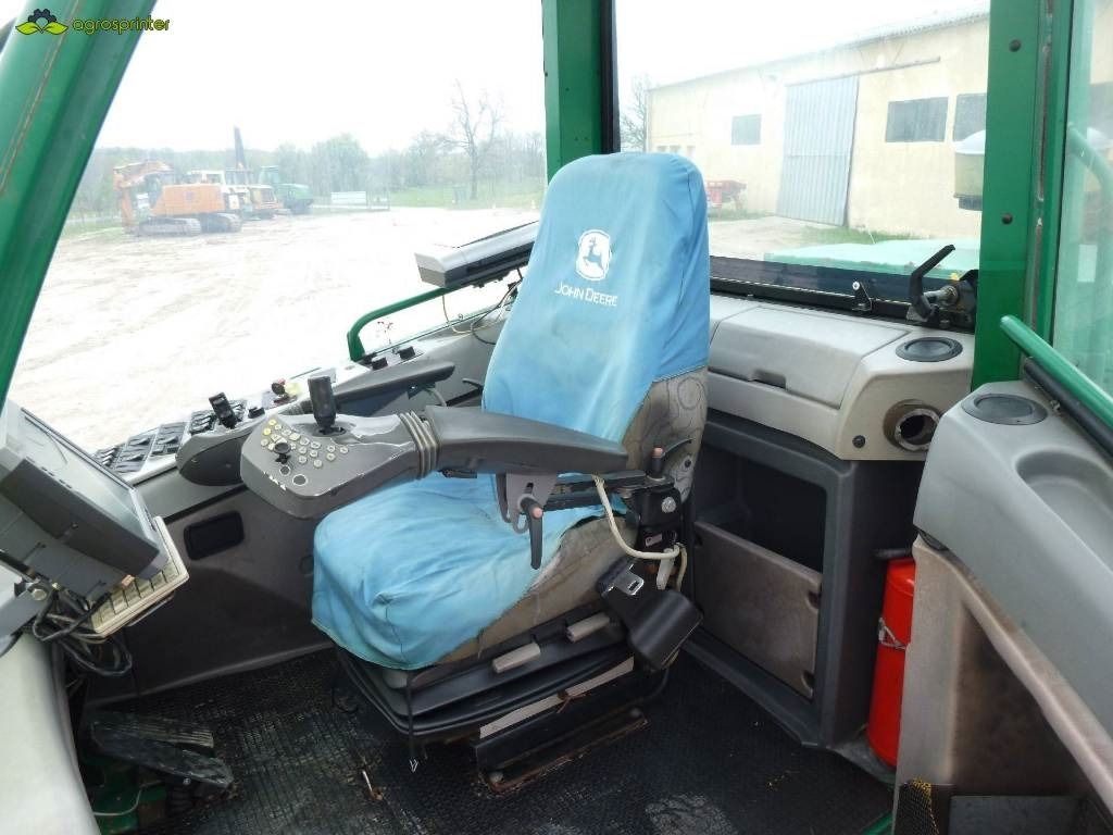 Forestry harvester John Deere 1270 D: picture 6