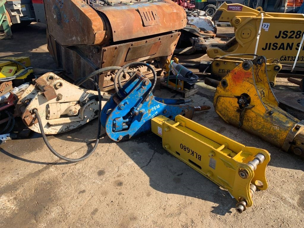 Mustang Different Types of Hammers - Hydraulic hammer for Construction machinery: picture 1 Mustang Different Types of Hammers - Hydraulic hammer for Construction machinery: picture 1