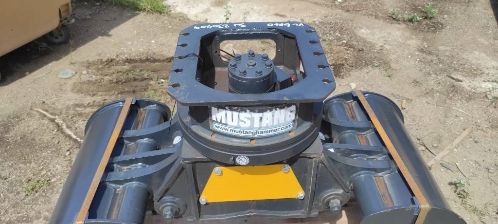 Mustang GRP 250 - Grapple for Construction machinery: picture 4 Mustang GRP 250 - Grapple for Construction machinery: picture 4