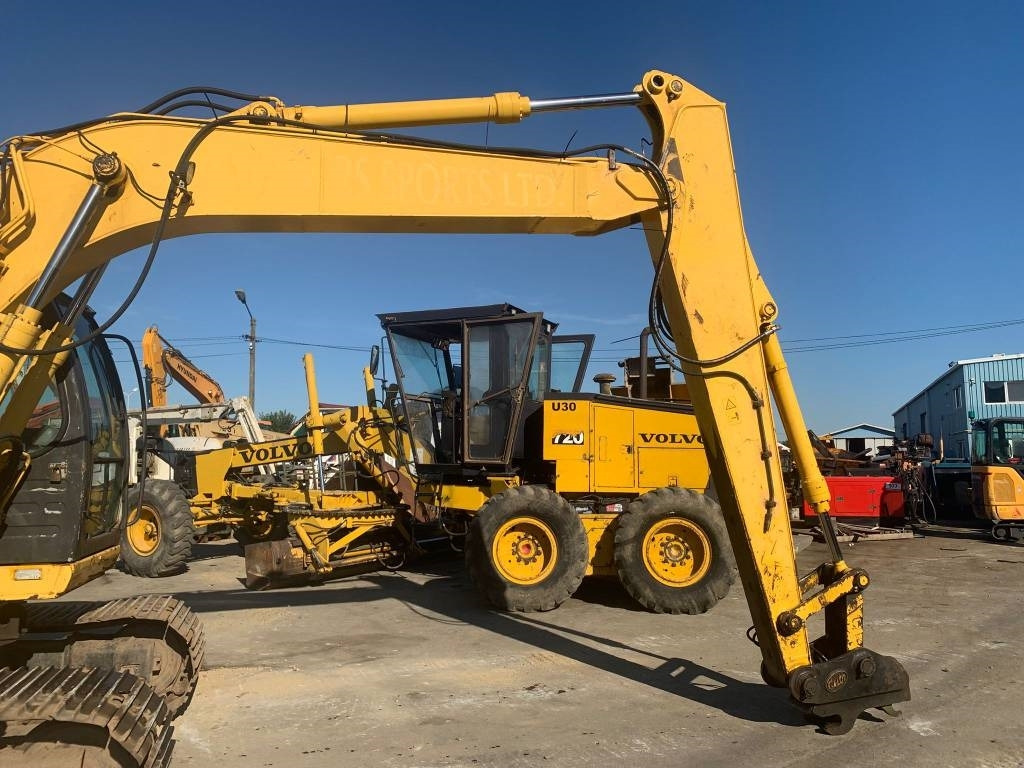 New Holland E 135 SR  - Crawler excavator: picture 4 New Holland E 135 SR  - Crawler excavator: picture 4