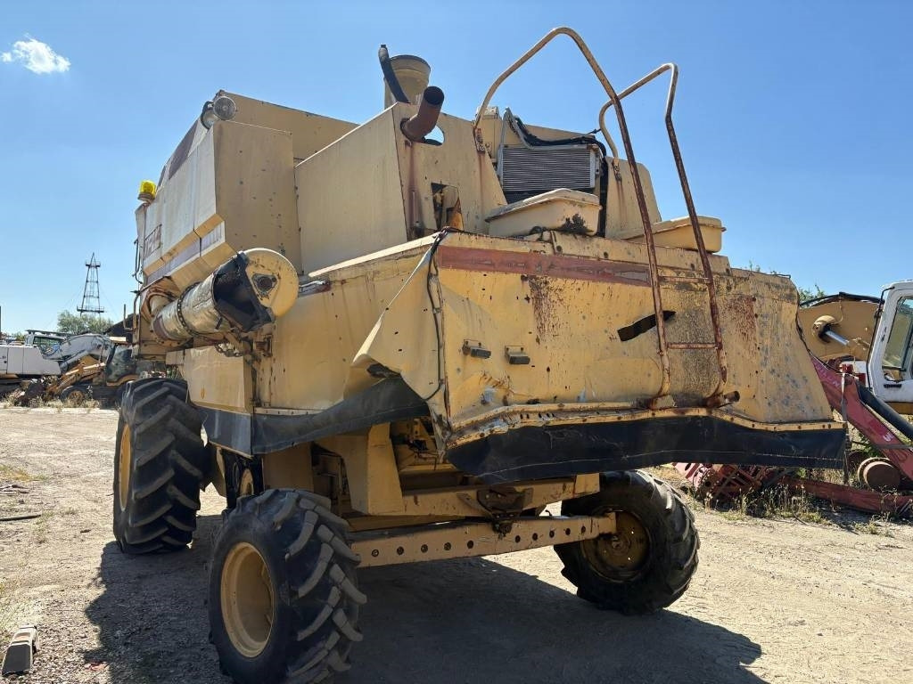 New Holland TF 44 - Combine harvester: picture 3 New Holland TF 44 - Combine harvester: picture 3
