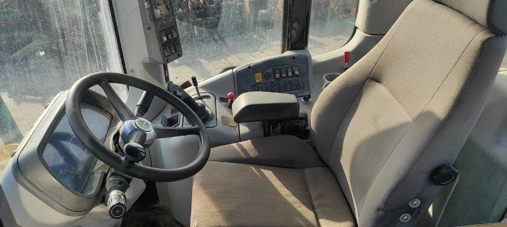 Wheel loader New Holland W 130: picture 8