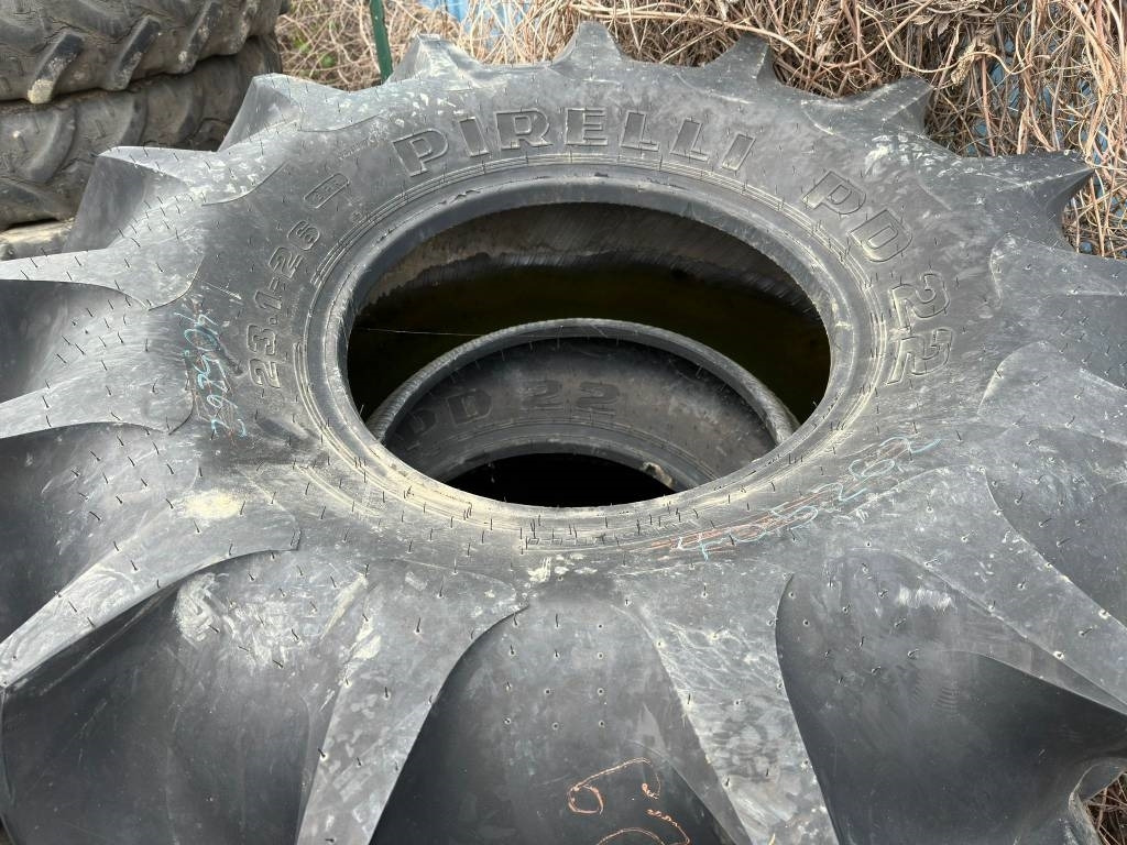 Pirelli 23.1/26 Harvester Tyres - Tire for Agricultural machinery: picture 3 Pirelli 23.1/26 Harvester Tyres - Tire for Agricultural machinery: picture 3