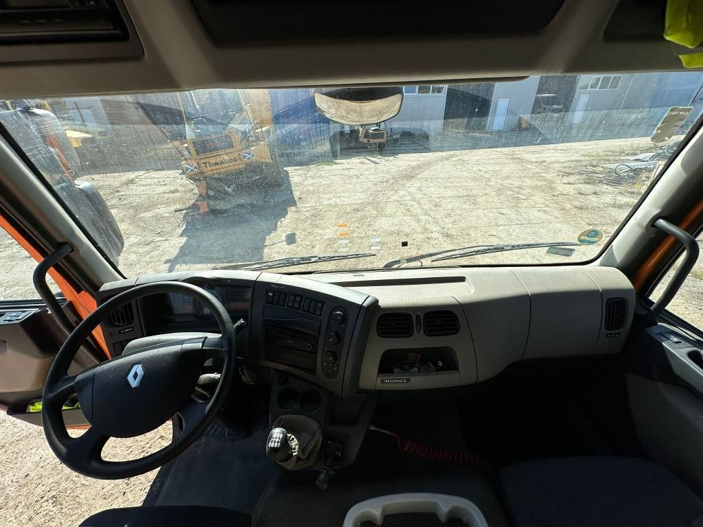 Renault Midlum 220 DCI - Box truck: picture 3 Renault Midlum 220 DCI - Box truck: picture 3