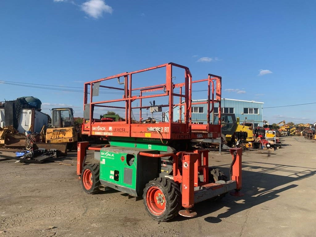 SkyJack SJ 6832 RT - Scissor lift: picture 2 SkyJack SJ 6832 RT - Scissor lift: picture 2