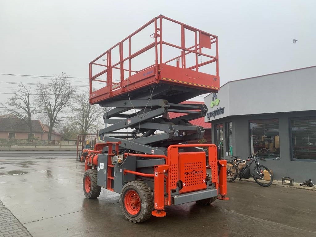 SkyJack SJ 8841 - Scissor lift: picture 4 SkyJack SJ 8841 - Scissor lift: picture 4