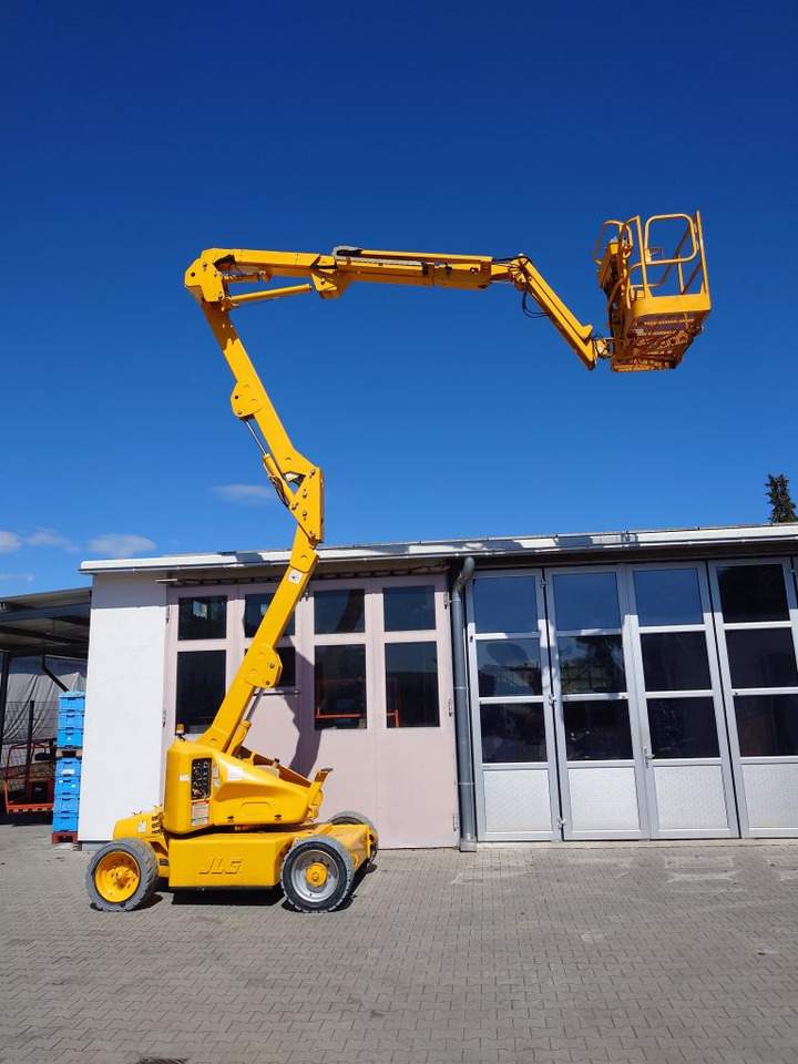 JLG M450AJ - Articulated boom: picture 2 JLG M450AJ - Articulated boom: picture 2