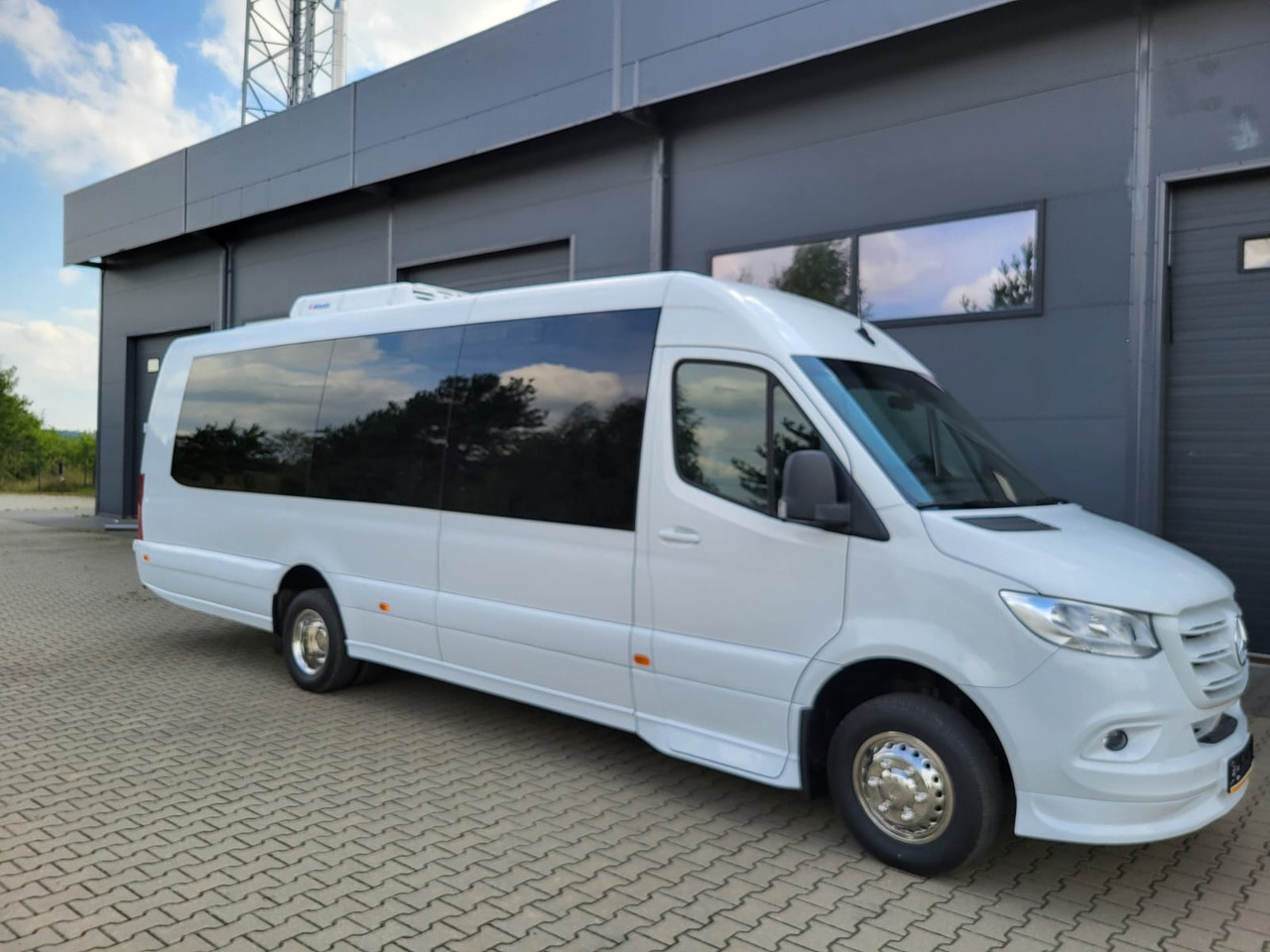 Mercedes-Benz Sprinter 517 CDI LONG 24 places + 4 standing - Suburban bus: picture 1 Mercedes-Benz Sprinter 517 CDI LONG 24 places + 4 standing - Suburban bus: picture 1