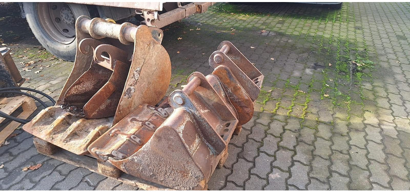 Kubota Löffel für Minibagger - Excavator bucket: picture 3 Kubota Löffel für Minibagger - Excavator bucket: picture 3