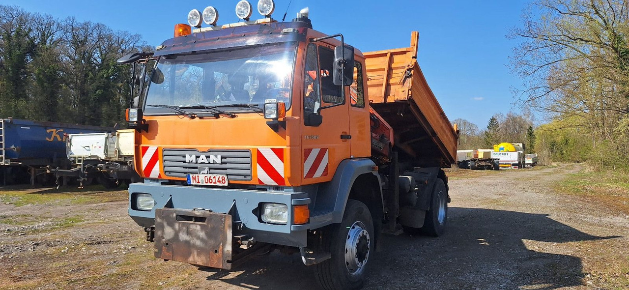 MAN TGM 18.240PS 4x4 3.S-Kipper mit Kran - Tipper, Crane truck: picture 2 MAN TGM 18.240PS 4x4 3.S-Kipper mit Kran - Tipper, Crane truck: picture 2