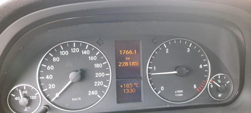 Mercedes-Benz A-Klasse 180 A 180 CDI AVANTGARDE - Car: picture 3 Mercedes-Benz A-Klasse 180 A 180 CDI AVANTGARDE - Car: picture 3