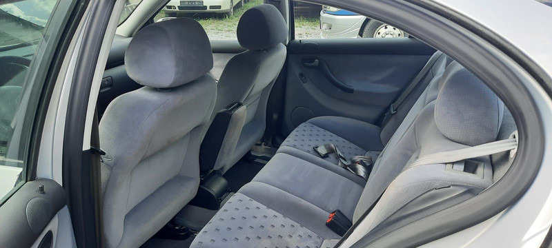 SEAT Toledo Signo 1,8 20V Autom - Car: picture 5 SEAT Toledo Signo 1,8 20V Autom - Car: picture 5