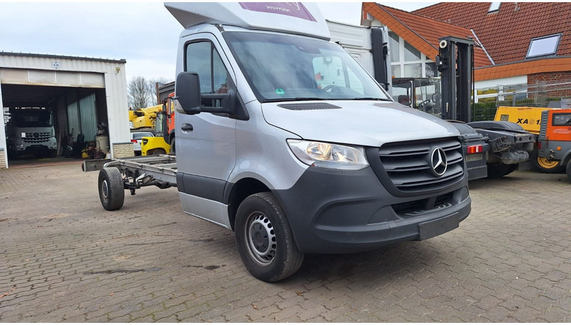 Mercedes-Benz Fahrgestell 316 - Van, Cab chassis truck: picture 2 Mercedes-Benz Fahrgestell 316 - Van, Cab chassis truck: picture 2