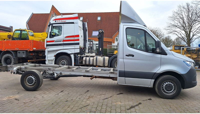 Mercedes-Benz Fahrgestell 316 - Van, Cab chassis truck: picture 3 Mercedes-Benz Fahrgestell 316 - Van, Cab chassis truck: picture 3