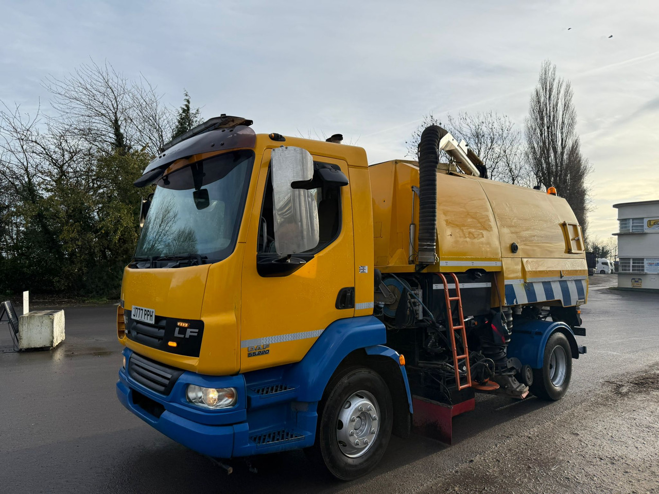 2010 DAF LF 55.220 Road Sweeper - Dropside/ Flatbed truck: picture 2 2010 DAF LF 55.220 Road Sweeper - Dropside/ Flatbed truck: picture 2
