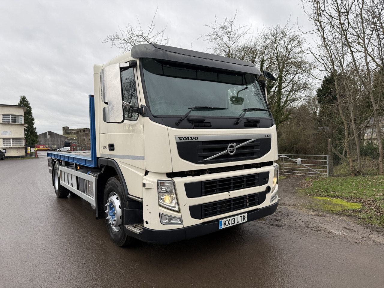 2013 Volvo FM 330 Flatbed - Dropside/ Flatbed truck: picture 3 2013 Volvo FM 330 Flatbed - Dropside/ Flatbed truck: picture 3